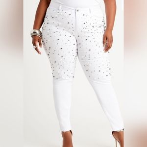 #250 💥Pearl accented skinny jeans